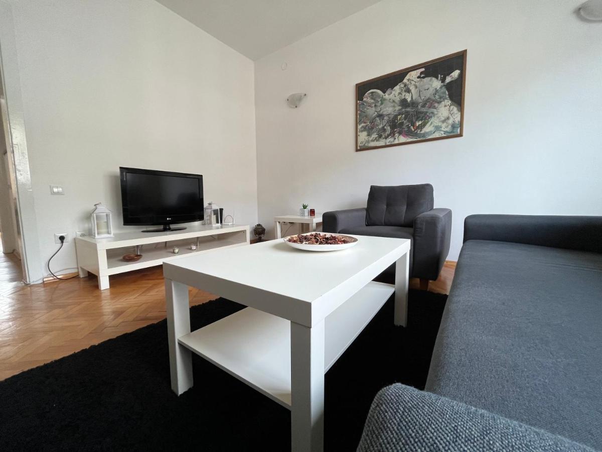 M - Square Private Rooms Skopje Luaran gambar