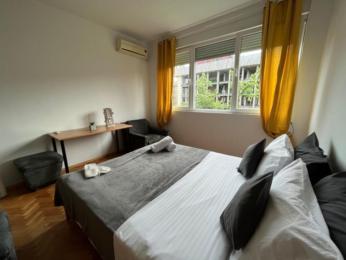 M - Square Private Rooms Skopje Luaran gambar