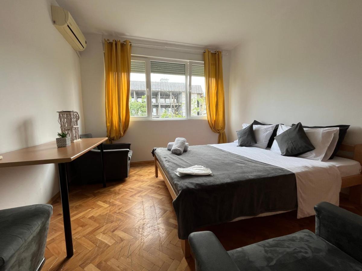 M - Square Private Rooms Skopje Luaran gambar